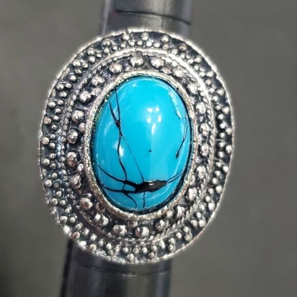 Unbranded Jewelry - Silver tone ring with blue